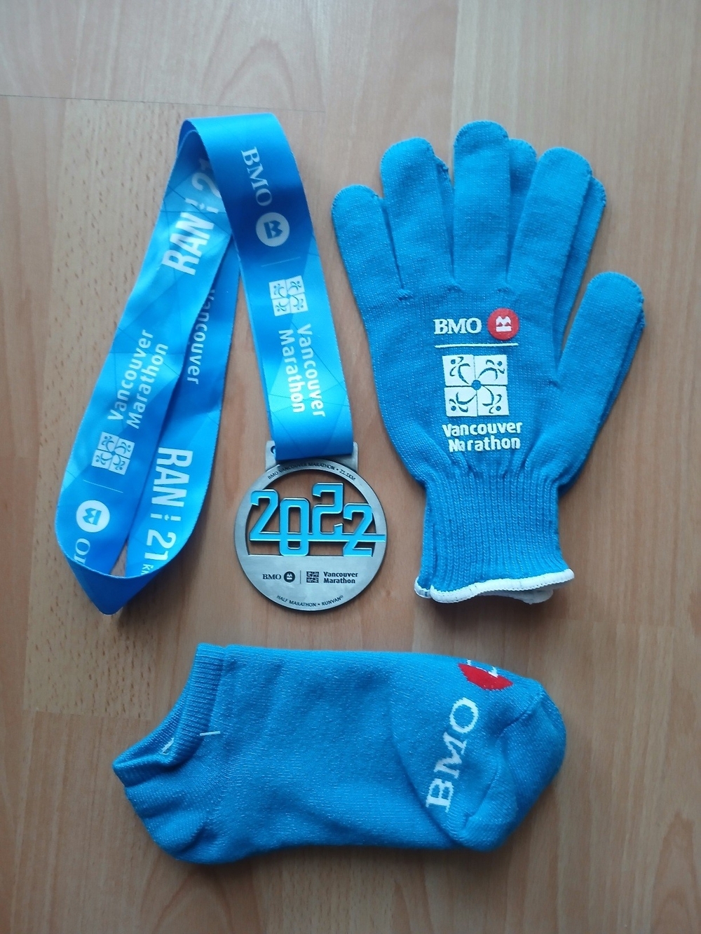 2022 Vancouver Marathon 21.1k Finisher Medal, Glove & Sock Set